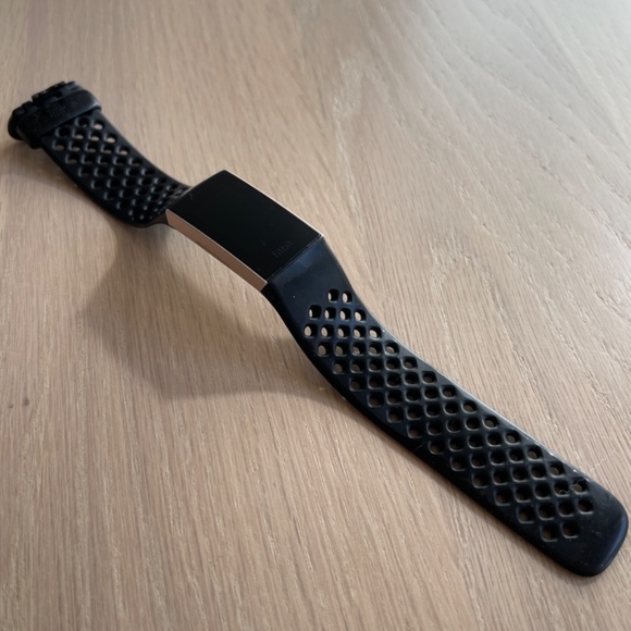Fitbit Charge 3 - Rose Gold (Used) main image 4